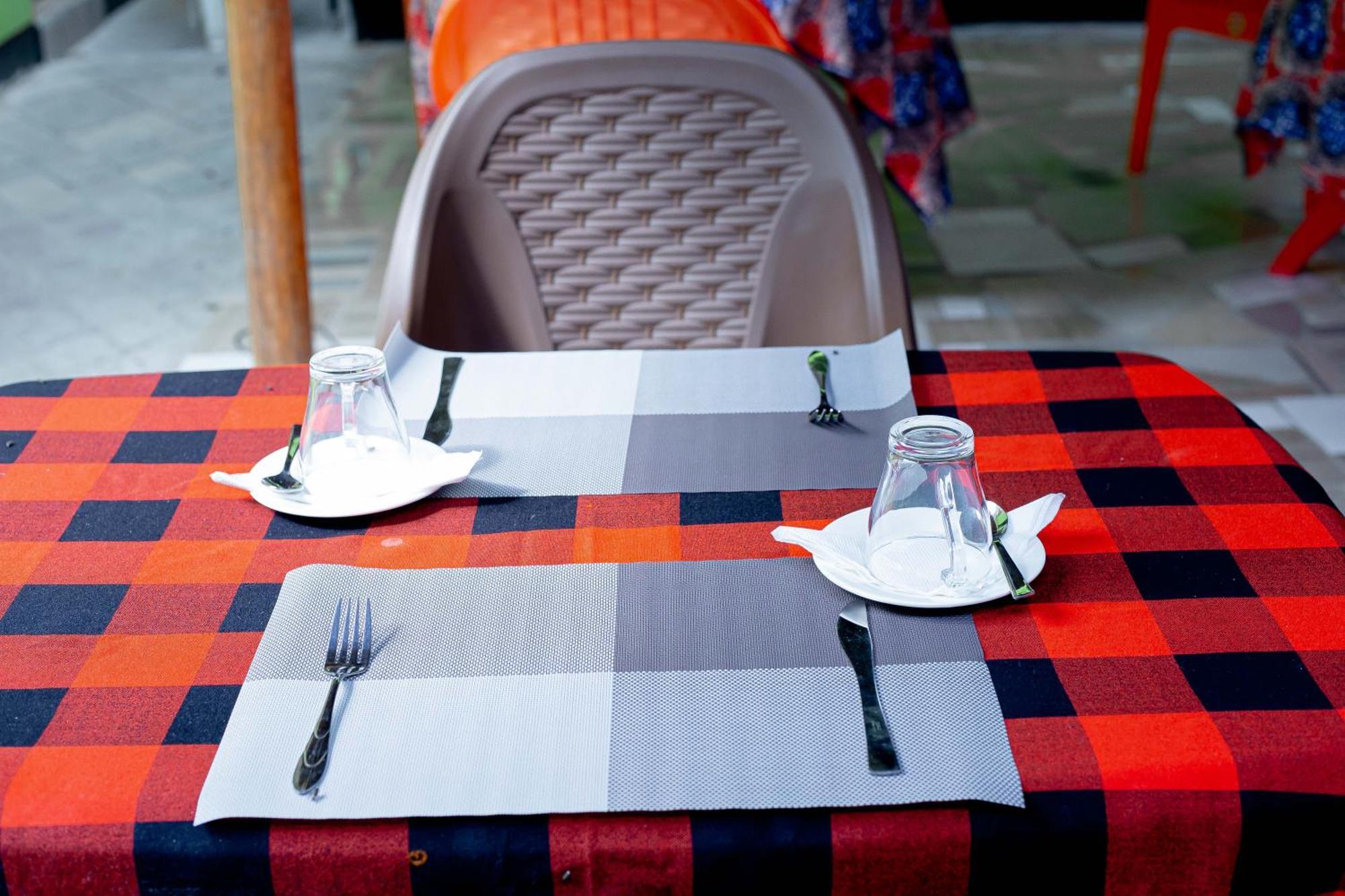 L&J Modern Backpackers Bnb Dar es Salaam Exterior photo