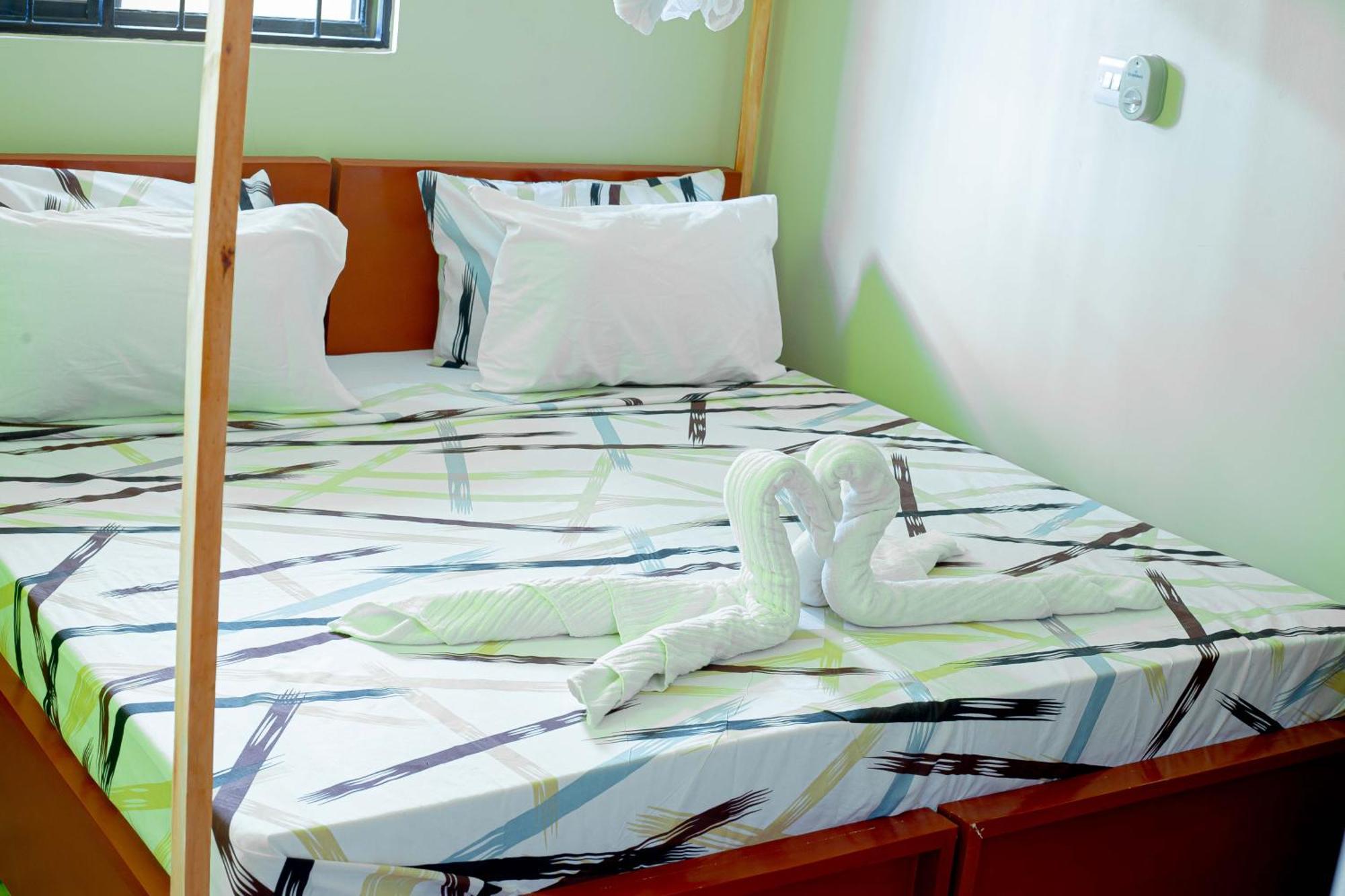 L&J Modern Backpackers Bnb Dar es Salaam Exterior photo