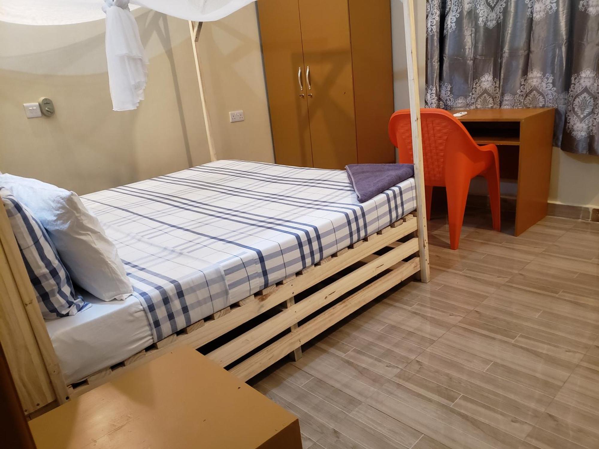 L&J Modern Backpackers Bnb Dar es Salaam Exterior photo